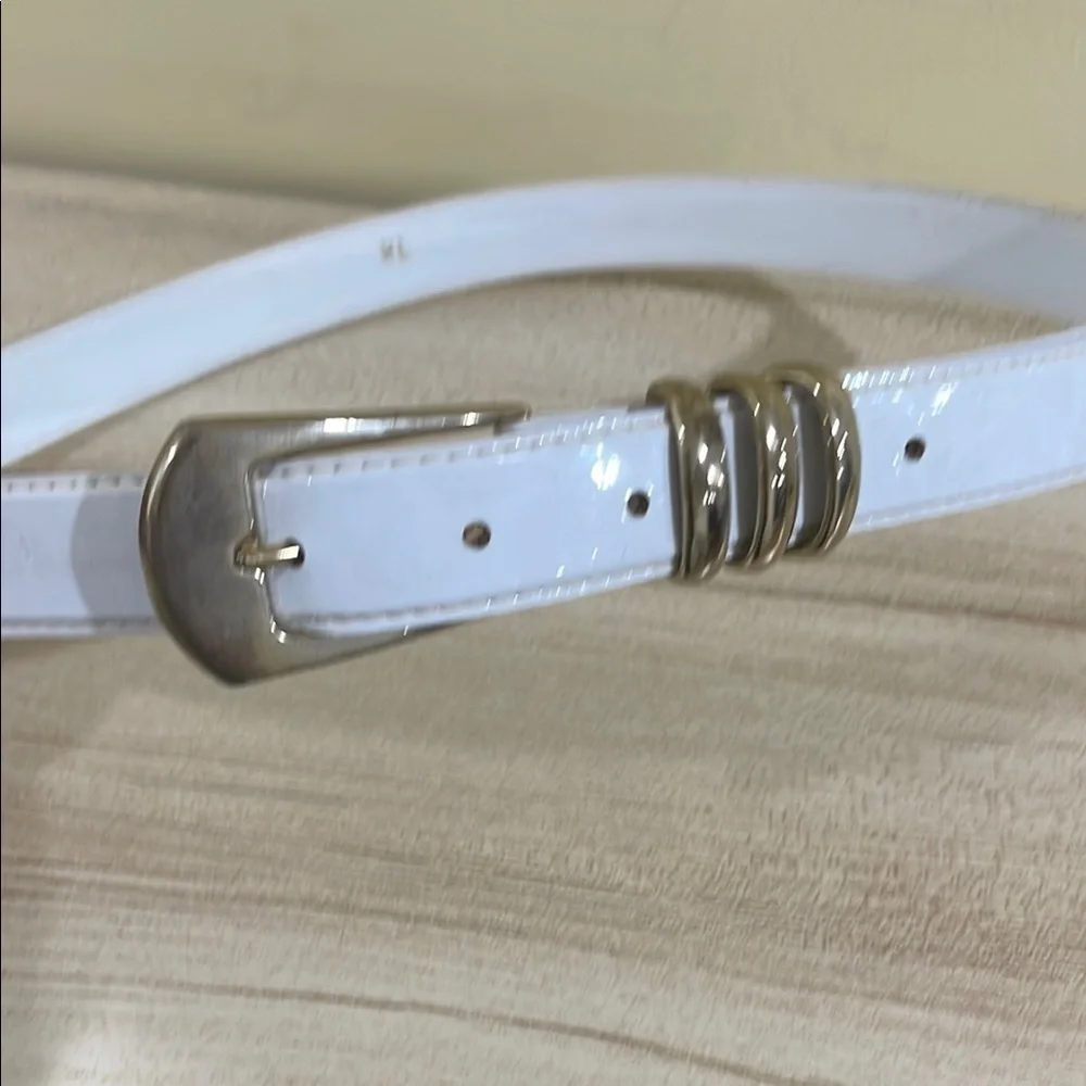 Elegant White and Gold Leather Belt with Decorative Buckle